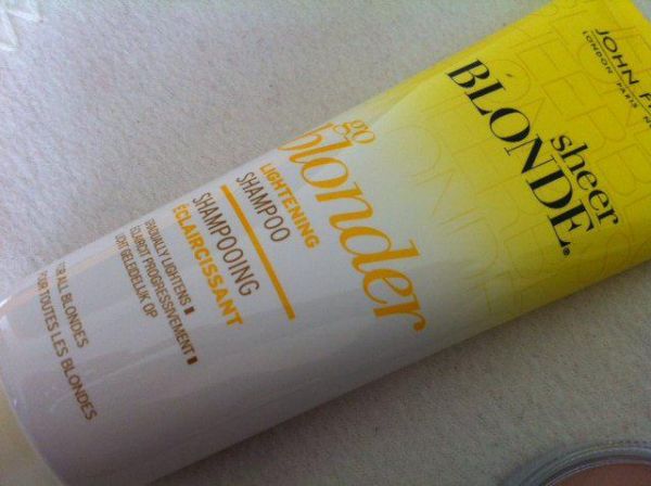 Shampoo John Frieda Sheer Blonde Go Blonder Lightening.